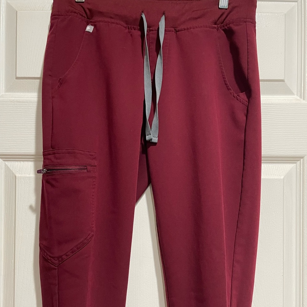 FIGS Zamora jogger scrub pants - burgundy, small